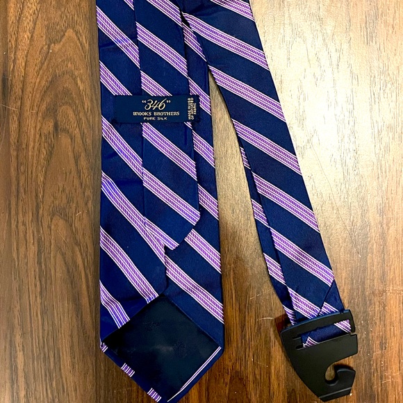 Brooks Brothers Stripped Silk Neck Tie - Picture 2 of 4